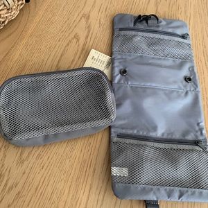 MUJI Hanging Travel Organizer